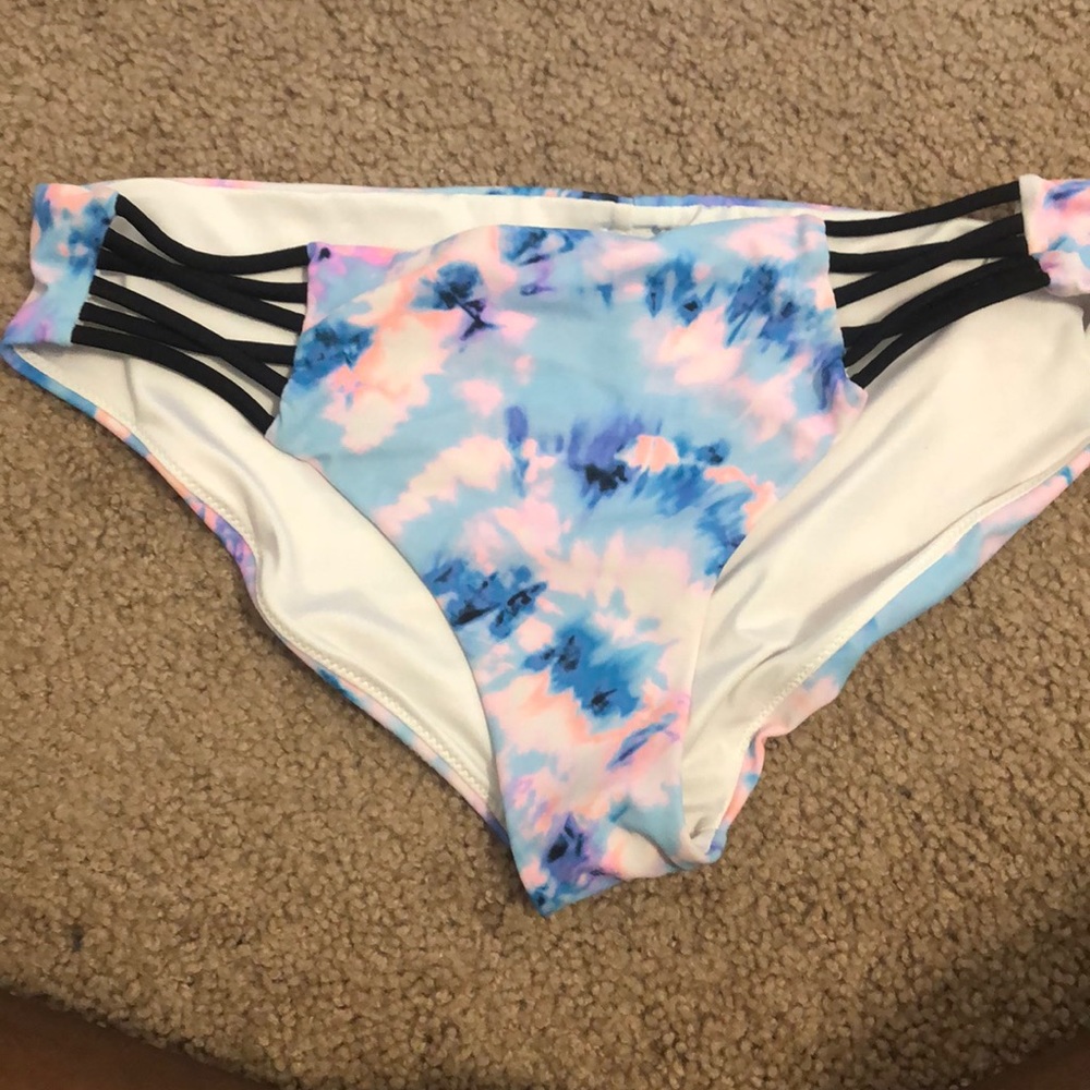 Swimsuit - Picture 3 of 3
